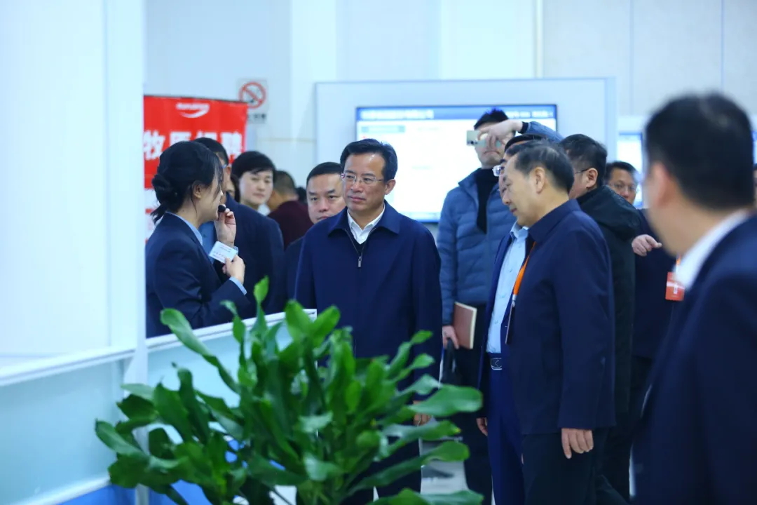 河南技能人才校企合作洽談會暨人才市場揭牌儀式舉行