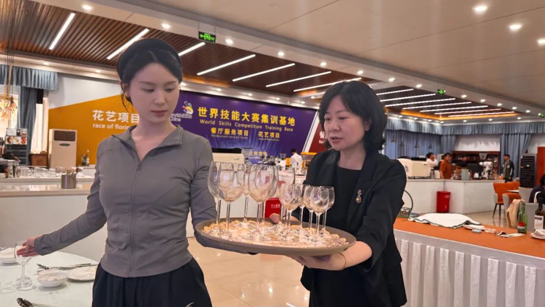 4年培養(yǎng)3名“全國技術能手”，中原技能大師陳初：我最自豪的是選擇了職業(yè)教育丨走進技能大師工作室