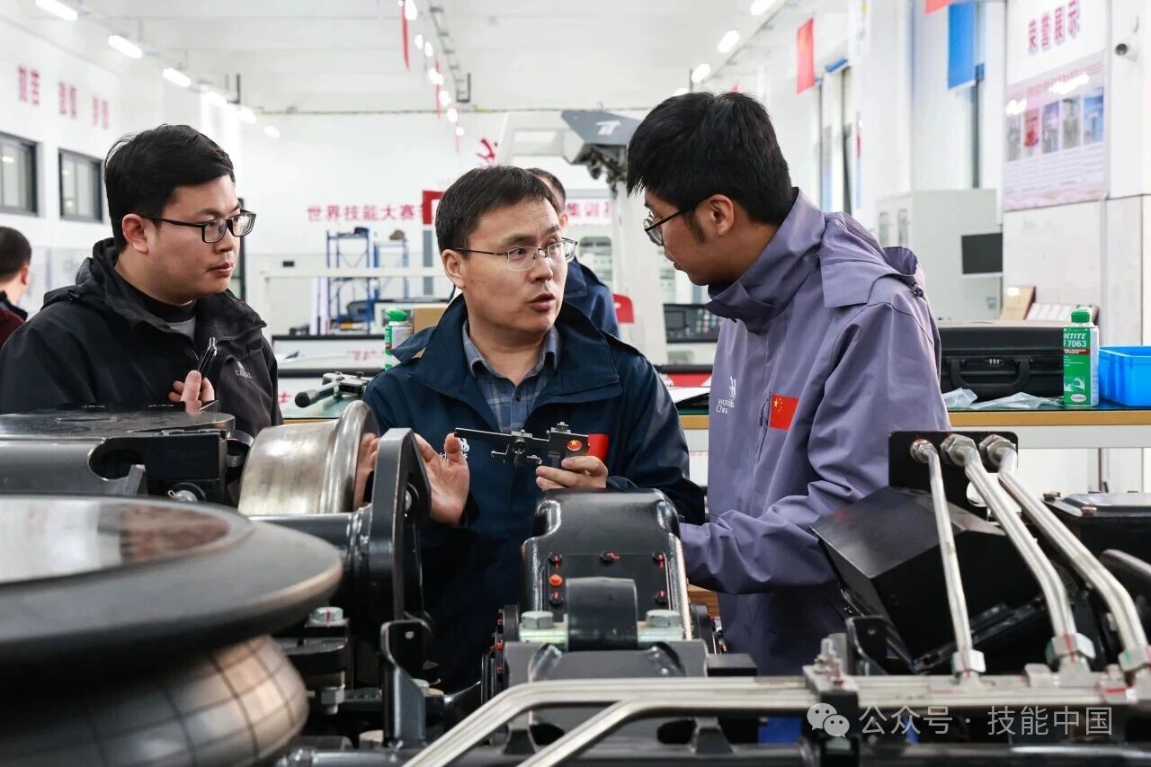 第 48 屆世界技能大賽軌道車輛技術(shù)項目中國集訓(xùn)隊技術(shù)交流活動在浙江交通技師學(xué)院舉行