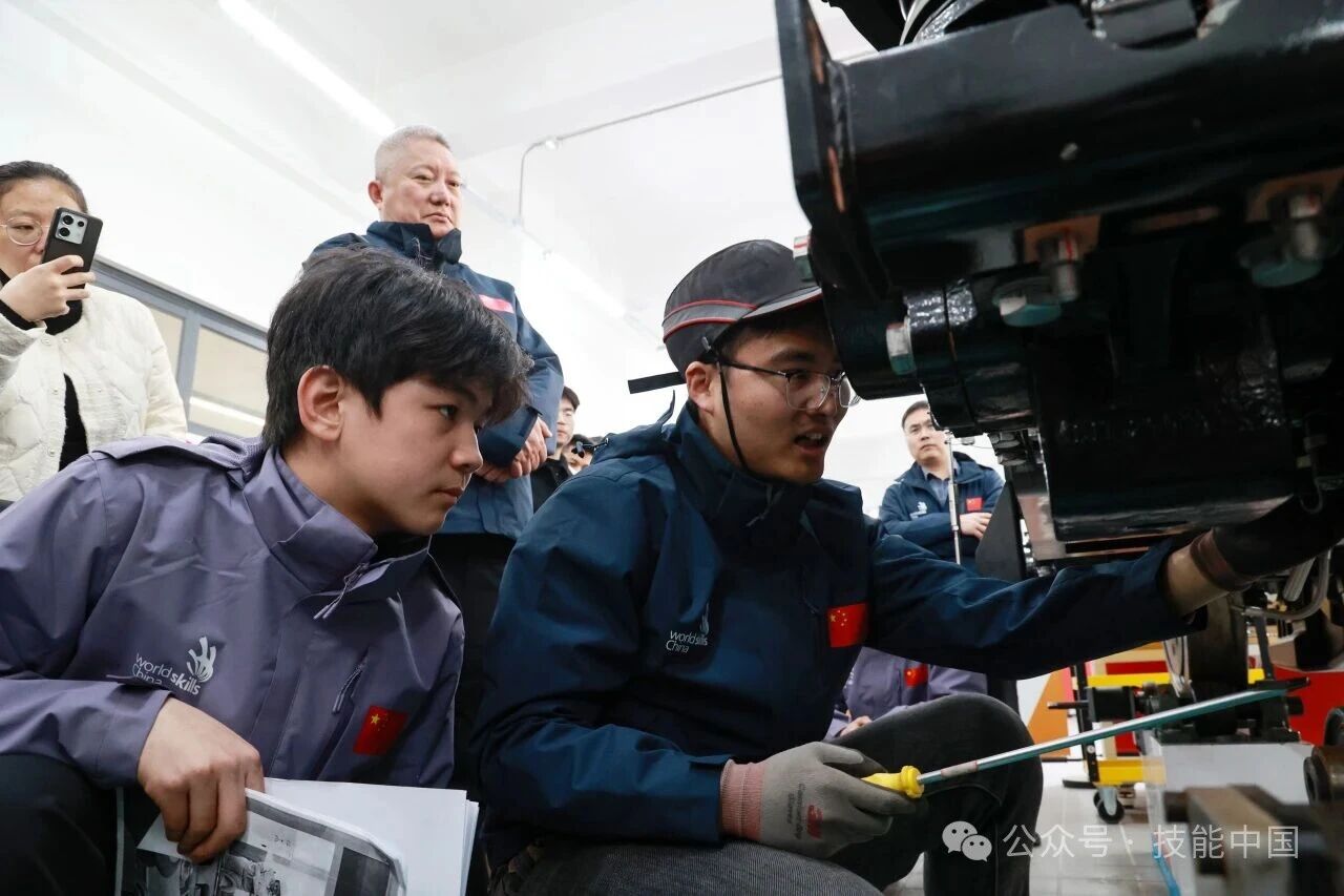 第 48 屆世界技能大賽軌道車(chē)輛技術(shù)項(xiàng)目中國(guó)集訓(xùn)隊(duì)技術(shù)交流活動(dòng)在浙江交通技師學(xué)院舉行
