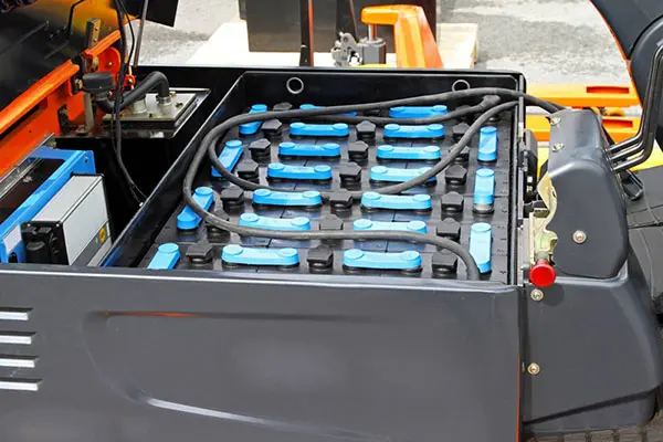 叉車蓄電池為什么要添加蒸餾水？