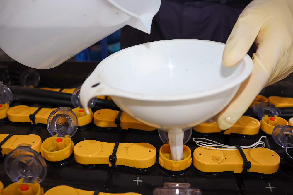 電瓶加水過多怎么補救？如何正確加水？